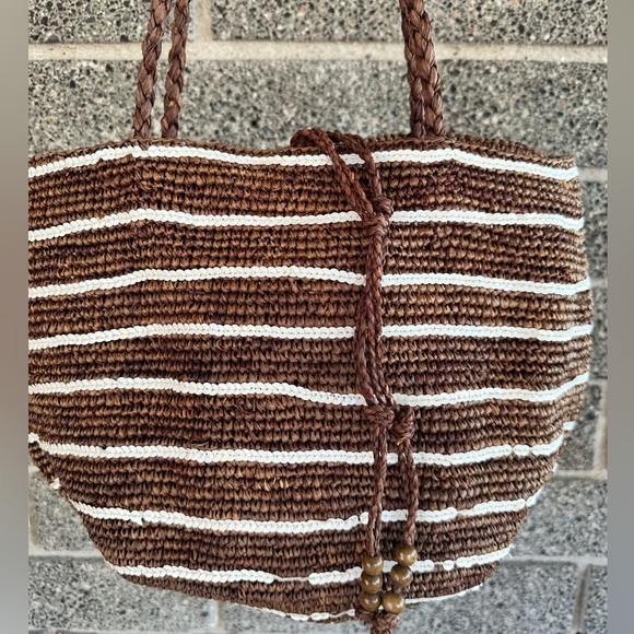 Brown Woven shoulder bag with sequin detail - Picture 2 of 5